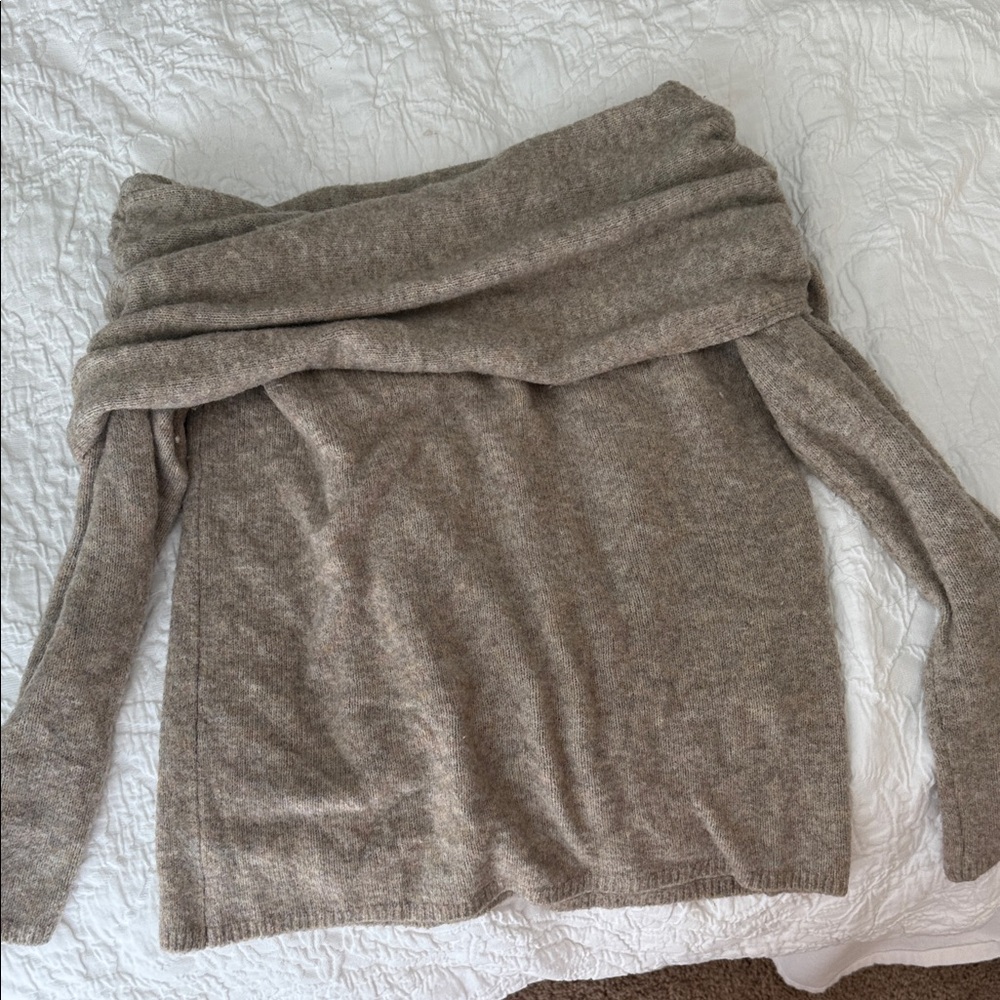 Abercrombie & Fitch Off-the-Shoulder Sweater in Oatmeal
